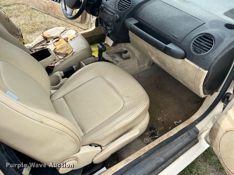 image for item MG9377 2006 Volkswagen New Beetle