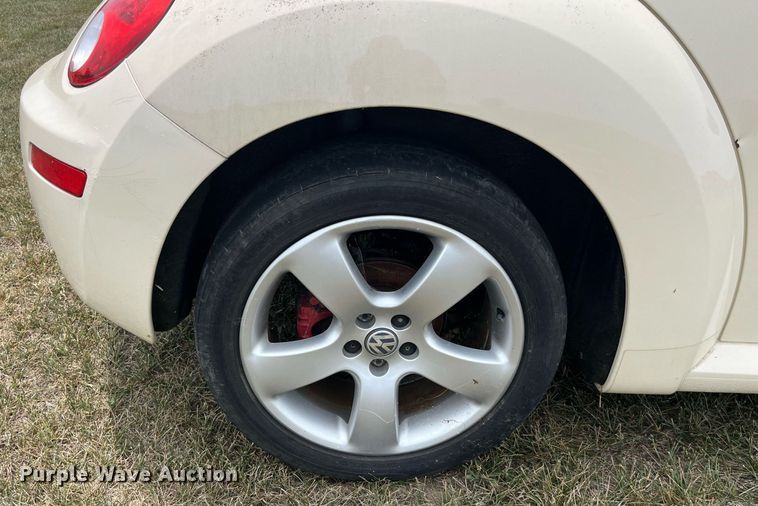 image for item MG9377 2006 Volkswagen New Beetle