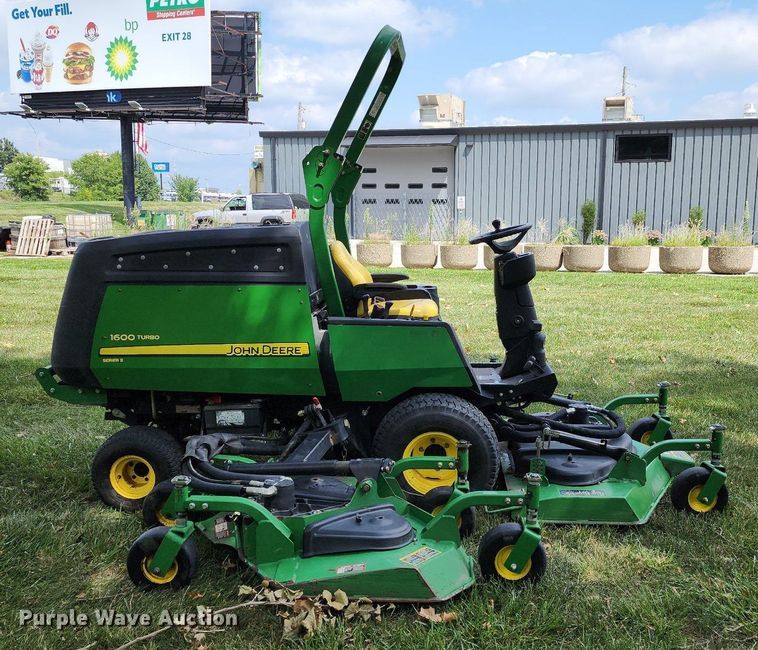 image for item MG9667 John  Deere 1600 Turbo  lawn mower