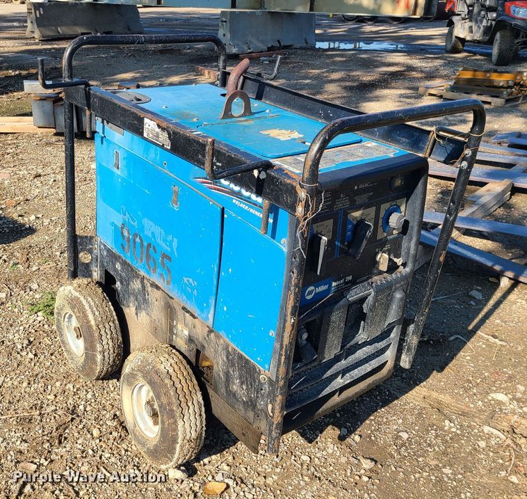 image for item MG9703 Miller Bobcat 250  welder/generator