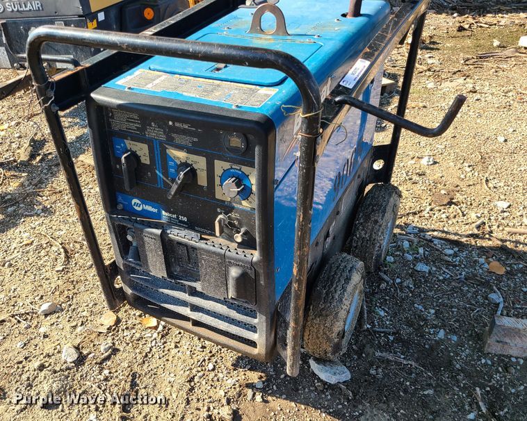 image for item MG9703 Miller Bobcat 250  welder/generator