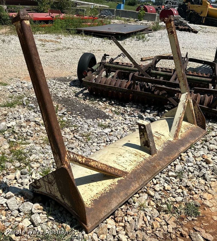 image for item ML9116 Truck parts, disk, and dozer blade