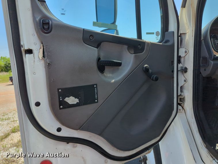 image for item MN9989 2012 Freightliner Business Class M2  box truck