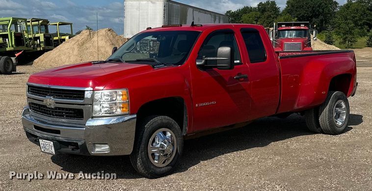 image for item MQ9306 2008 Chevrolet Silverado 3500HD  pickup truck
