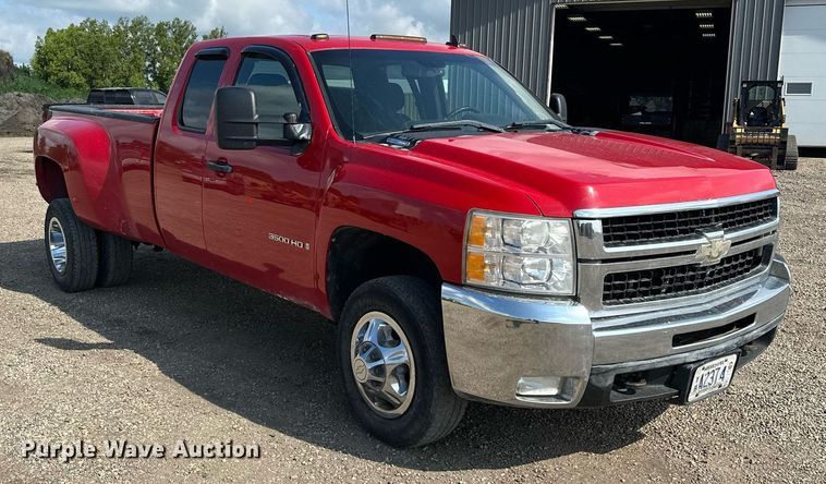 image for item MQ9306 2008 Chevrolet Silverado 3500HD  pickup truck