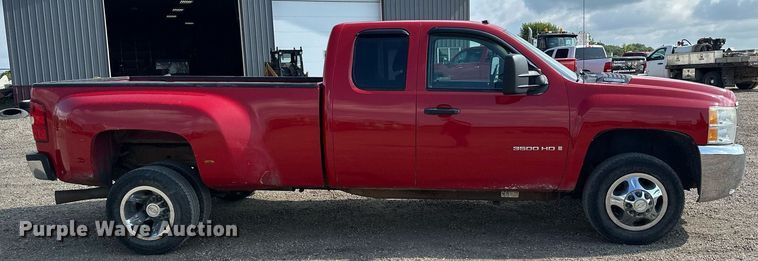 image for item MQ9306 2008 Chevrolet Silverado 3500HD  pickup truck