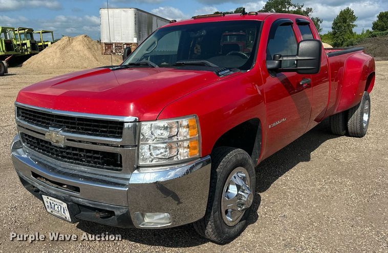image for item MQ9306 2008 Chevrolet Silverado 3500HD  pickup truck