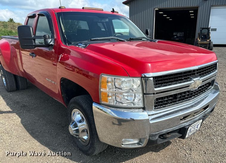 image for item MQ9306 2008 Chevrolet Silverado 3500HD  pickup truck