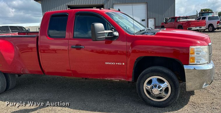 image for item MQ9306 2008 Chevrolet Silverado 3500HD  pickup truck