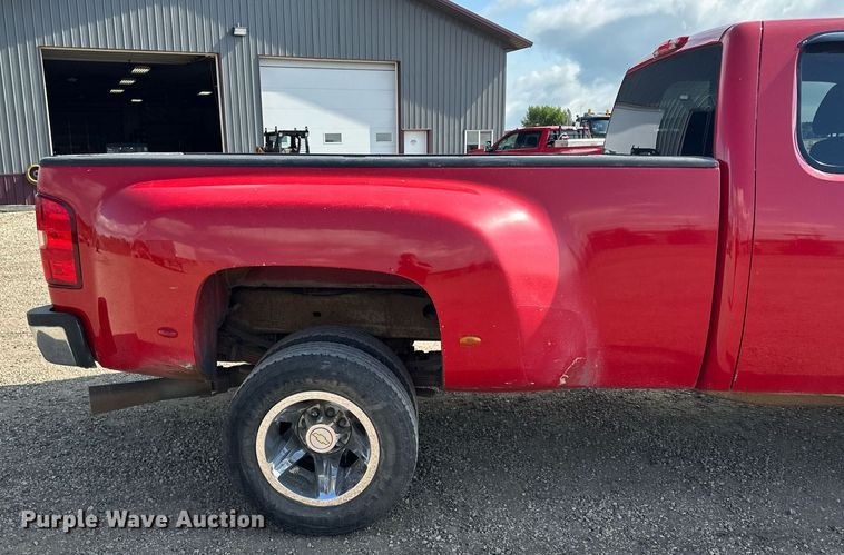 image for item MQ9306 2008 Chevrolet Silverado 3500HD  pickup truck