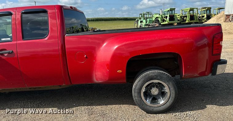 image for item MQ9306 2008 Chevrolet Silverado 3500HD  pickup truck