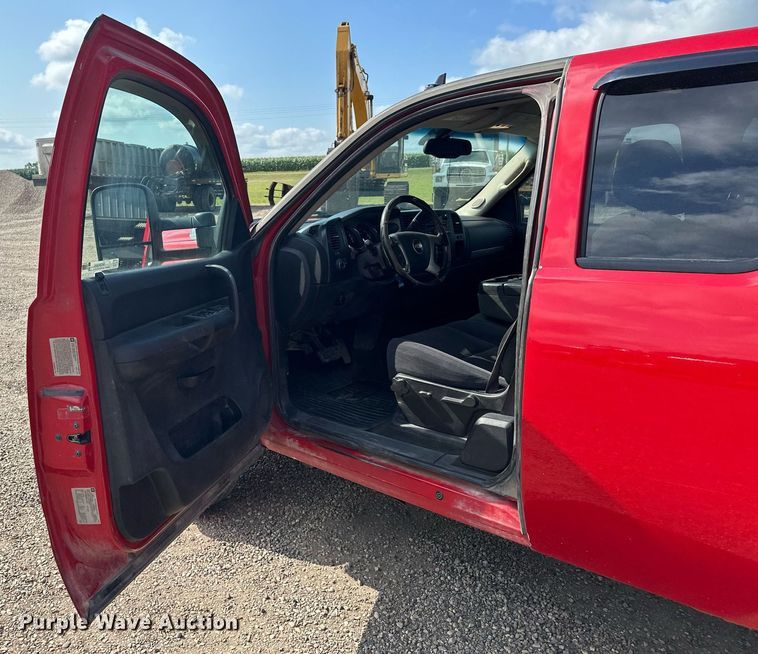 image for item MQ9306 2008 Chevrolet Silverado 3500HD  pickup truck