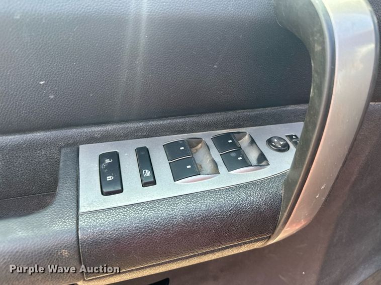 image for item MQ9306 2008 Chevrolet Silverado 3500HD  pickup truck