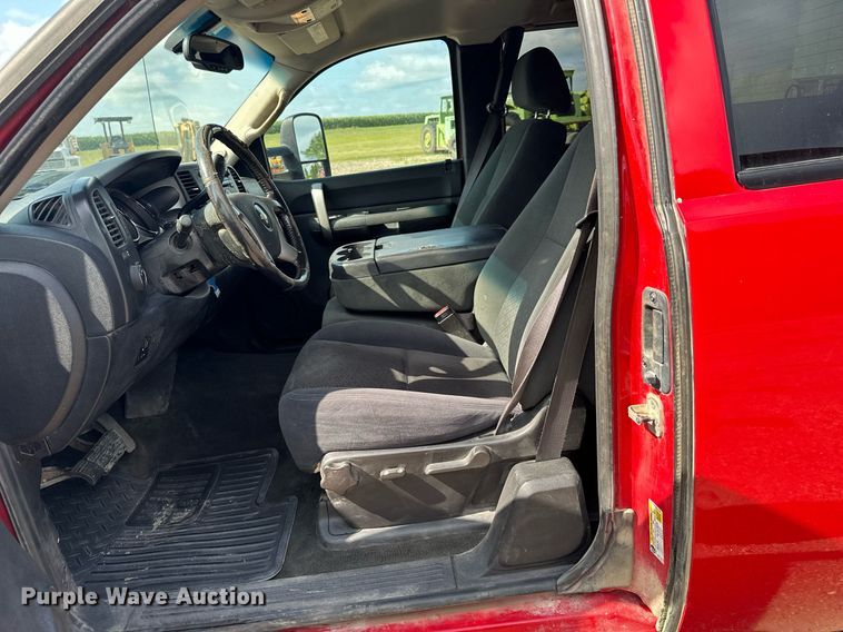 image for item MQ9306 2008 Chevrolet Silverado 3500HD  pickup truck