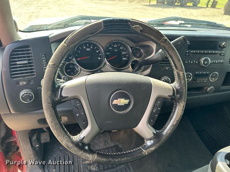 image for item MQ9306 2008 Chevrolet Silverado 3500HD  pickup truck