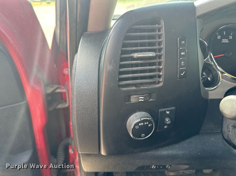 image for item MQ9306 2008 Chevrolet Silverado 3500HD  pickup truck