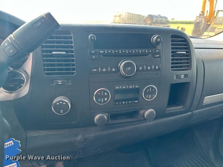 image for item MQ9306 2008 Chevrolet Silverado 3500HD  pickup truck