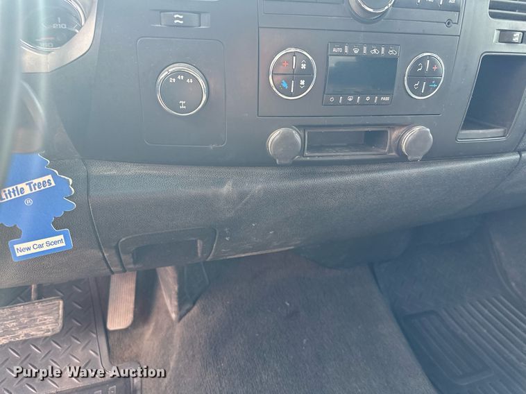 image for item MQ9306 2008 Chevrolet Silverado 3500HD  pickup truck