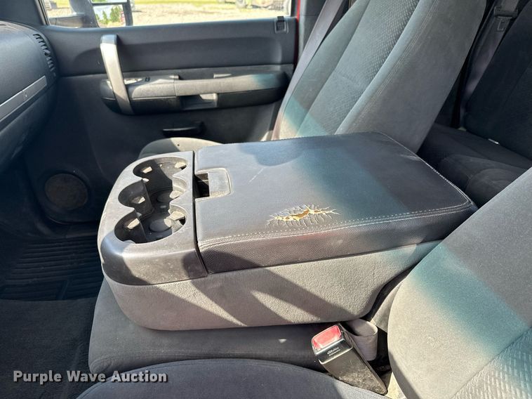 image for item MQ9306 2008 Chevrolet Silverado 3500HD  pickup truck