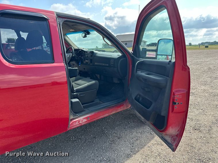 image for item MQ9306 2008 Chevrolet Silverado 3500HD  pickup truck