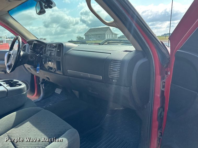 image for item MQ9306 2008 Chevrolet Silverado 3500HD  pickup truck