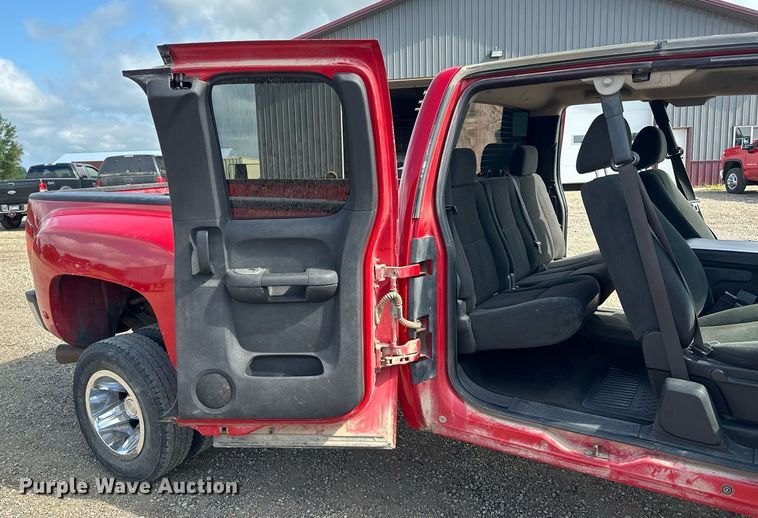 image for item MQ9306 2008 Chevrolet Silverado 3500HD  pickup truck