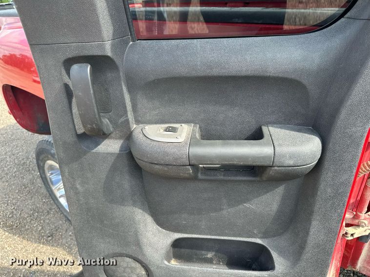 image for item MQ9306 2008 Chevrolet Silverado 3500HD  pickup truck