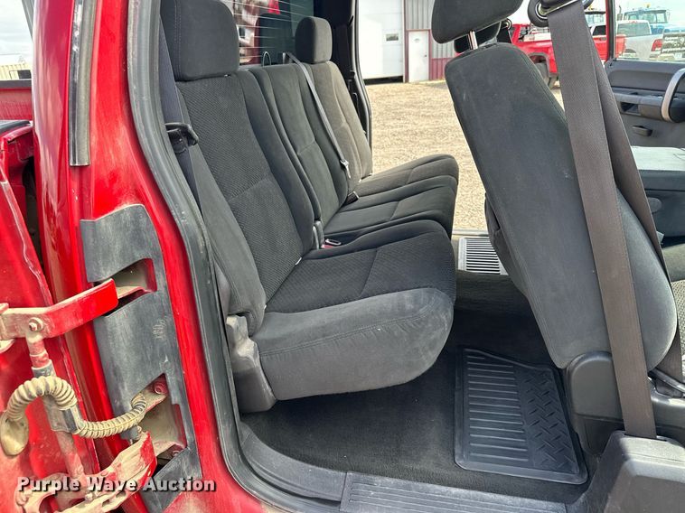 image for item MQ9306 2008 Chevrolet Silverado 3500HD  pickup truck