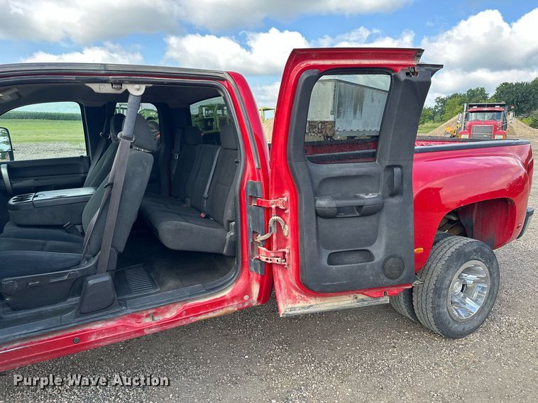 image for item MQ9306 2008 Chevrolet Silverado 3500HD  pickup truck