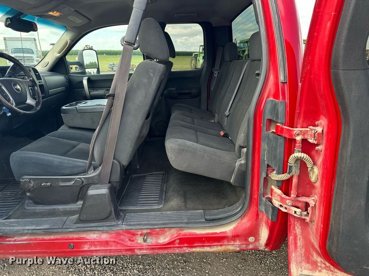 image for item MQ9306 2008 Chevrolet Silverado 3500HD  pickup truck