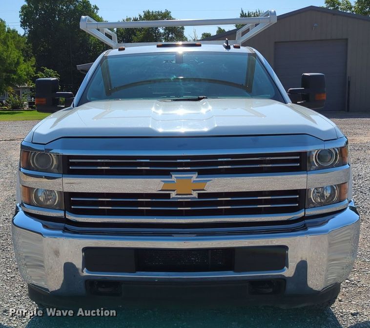 image for item MX9334 2015 Chevrolet Silverado 3500HD  Crew Cab utility bed pickup truck