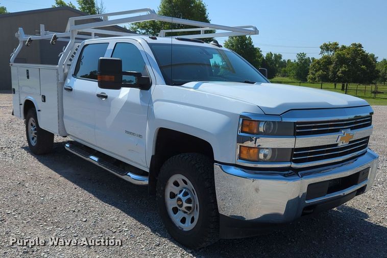 image for item MX9334 2015 Chevrolet Silverado 3500HD  Crew Cab utility bed pickup truck