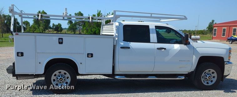 image for item MX9334 2015 Chevrolet Silverado 3500HD  Crew Cab utility bed pickup truck