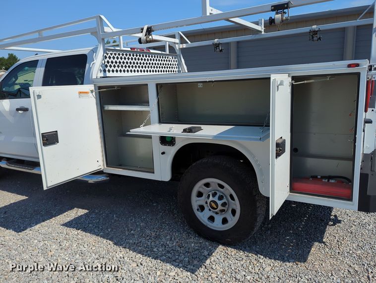 image for item MX9334 2015 Chevrolet Silverado 3500HD  Crew Cab utility bed pickup truck