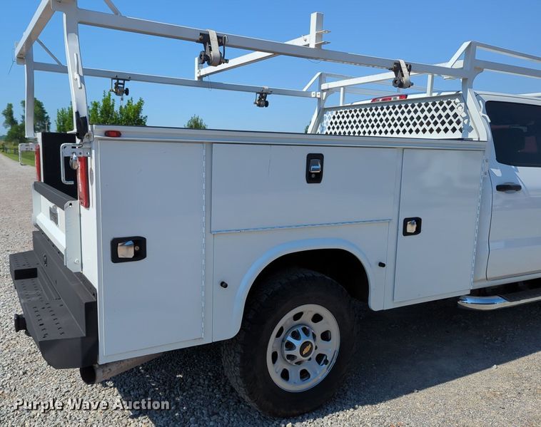 image for item MX9334 2015 Chevrolet Silverado 3500HD  Crew Cab utility bed pickup truck