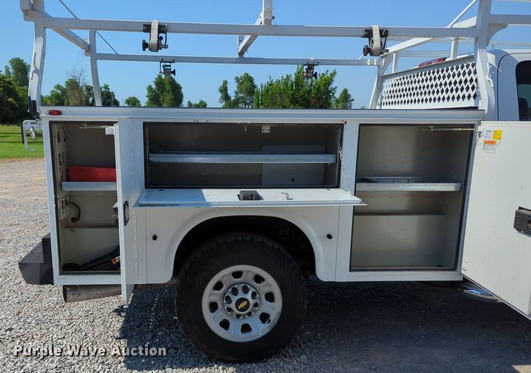 image for item MX9334 2015 Chevrolet Silverado 3500HD  Crew Cab utility bed pickup truck