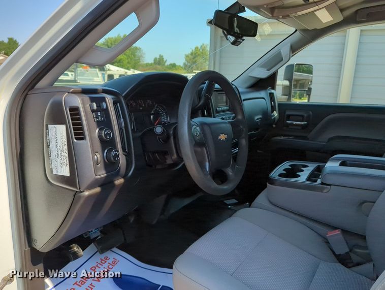 image for item MX9334 2015 Chevrolet Silverado 3500HD  Crew Cab utility bed pickup truck