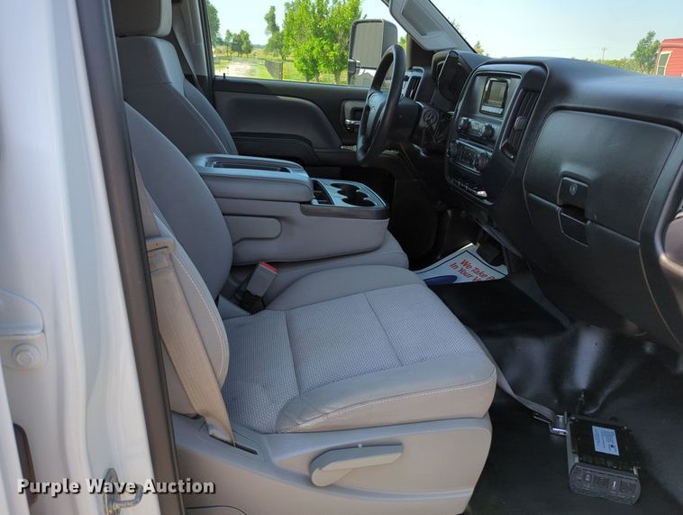 image for item MX9334 2015 Chevrolet Silverado 3500HD  Crew Cab utility bed pickup truck