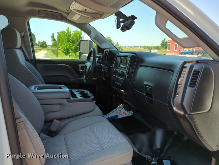 image for item MX9334 2015 Chevrolet Silverado 3500HD  Crew Cab utility bed pickup truck