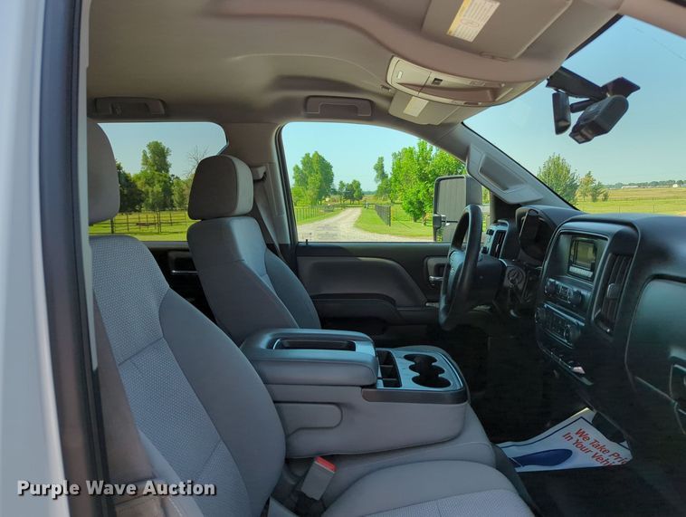 image for item MX9334 2015 Chevrolet Silverado 3500HD  Crew Cab utility bed pickup truck