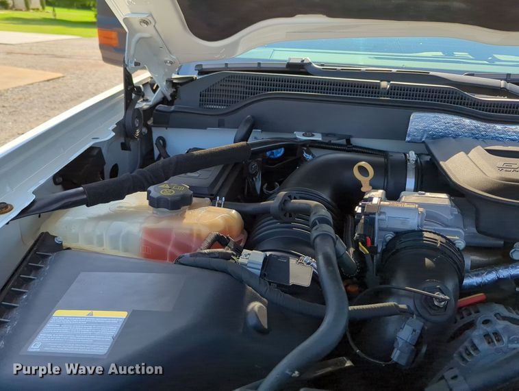 image for item MX9334 2015 Chevrolet Silverado 3500HD  Crew Cab utility bed pickup truck