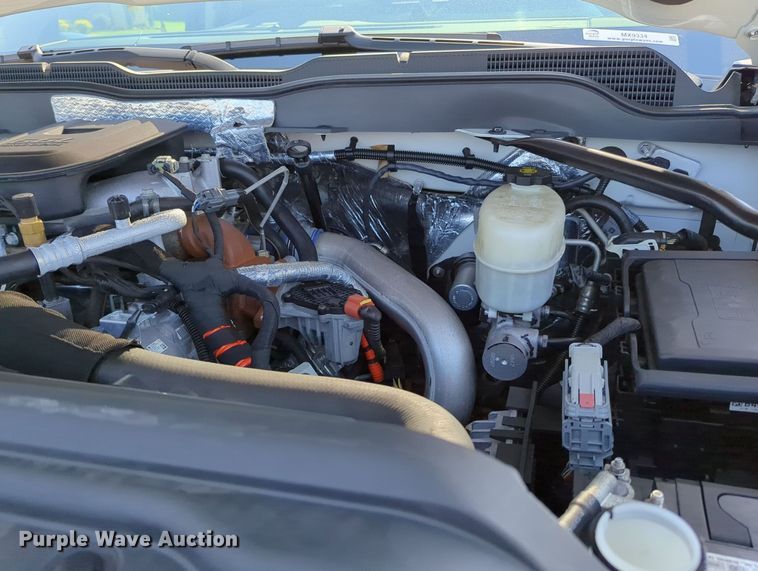 image for item MX9334 2015 Chevrolet Silverado 3500HD  Crew Cab utility bed pickup truck