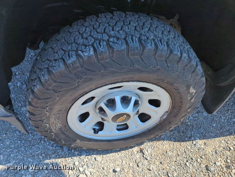 image for item MX9334 2015 Chevrolet Silverado 3500HD  Crew Cab utility bed pickup truck