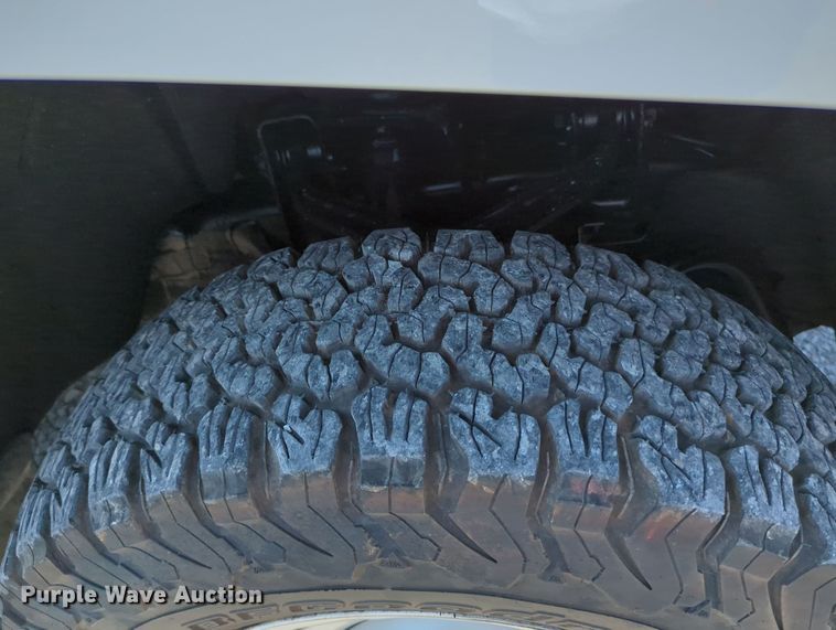 image for item MX9334 2015 Chevrolet Silverado 3500HD  Crew Cab utility bed pickup truck