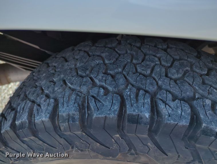 image for item MX9334 2015 Chevrolet Silverado 3500HD  Crew Cab utility bed pickup truck