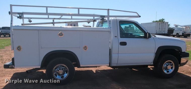image for item MX9337 2005 Chevrolet Silverado 2500HD  utility bed pickup truck