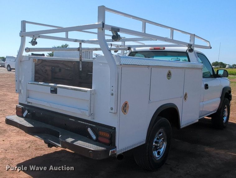 image for item MX9337 2005 Chevrolet Silverado 2500HD  utility bed pickup truck