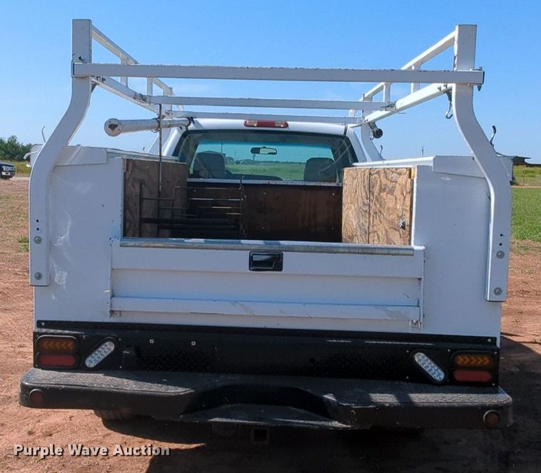 image for item MX9337 2005 Chevrolet Silverado 2500HD  utility bed pickup truck