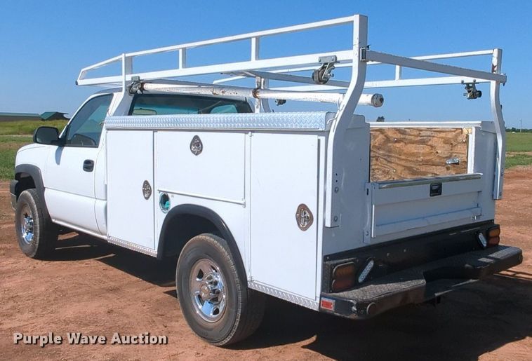 image for item MX9337 2005 Chevrolet Silverado 2500HD  utility bed pickup truck