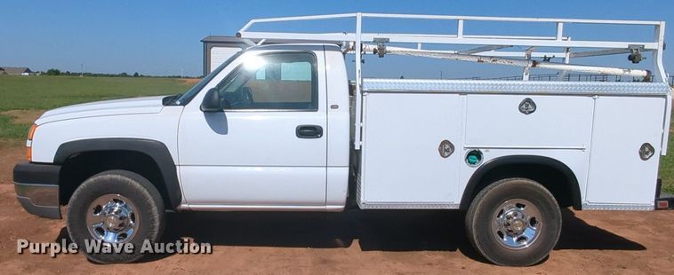 image for item MX9337 2005 Chevrolet Silverado 2500HD  utility bed pickup truck